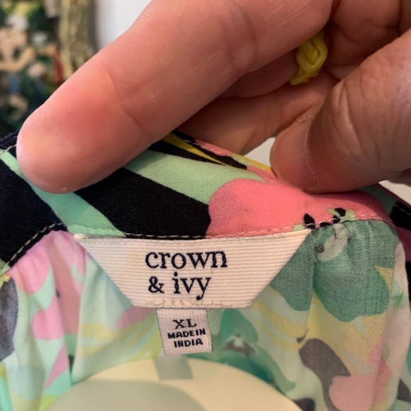 Crown& Ivy bell sleeve‎ floral peasant top. Worn 1x. Retail 65.50 - Picture 4 of 6